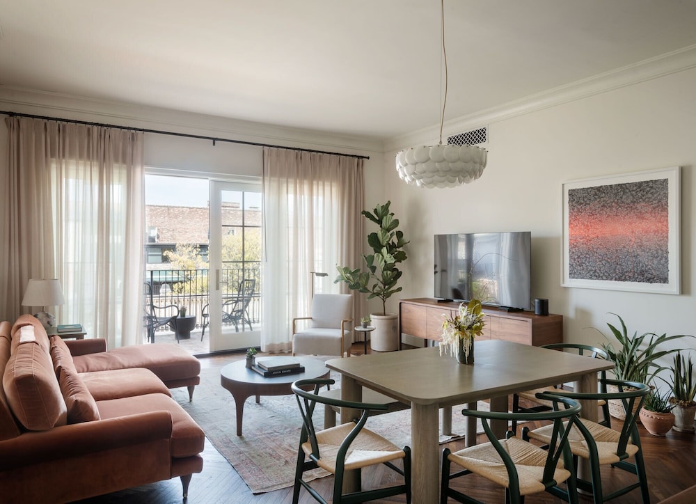 The Pinch Hotel - photo 32