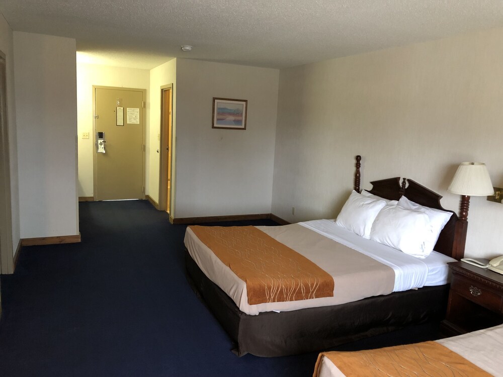 Denison Inn & Suites - photo 16