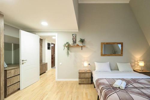 Cosy Central 2 BR Apartment By Wehost