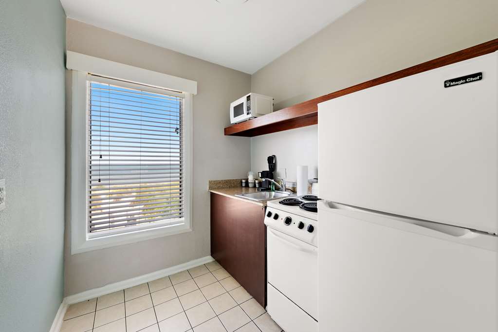 Best Western Plus Holiday Sands Inn & Suites - photo 31