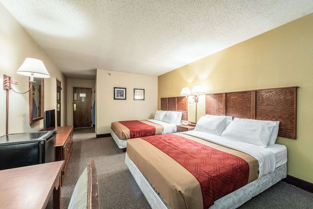 Econo Lodge Brainerd - photo 2