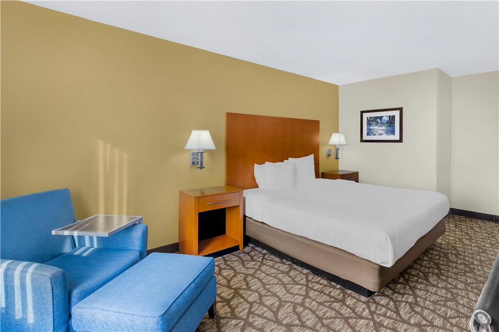 Best Western Plus Richmond Hill Inn - photo 26