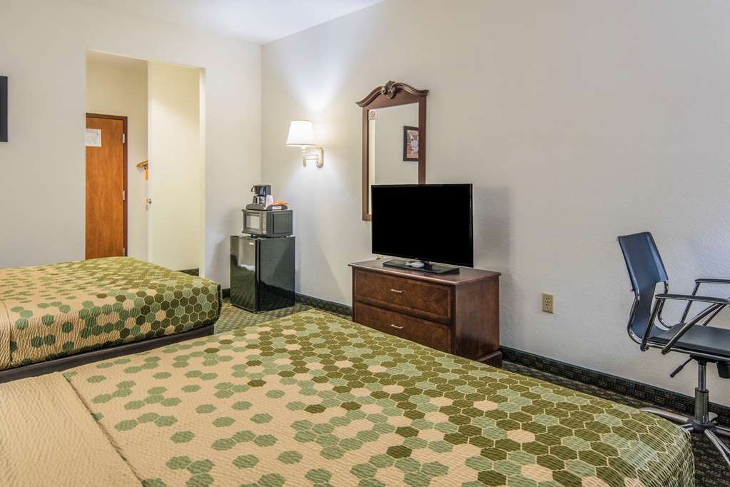 Econo Lodge Weatherford - photo 17