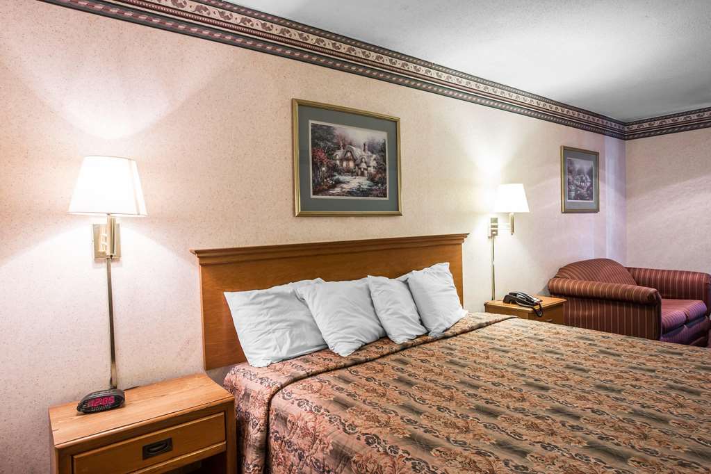 Rodeway Inn Expo Center - photo 19