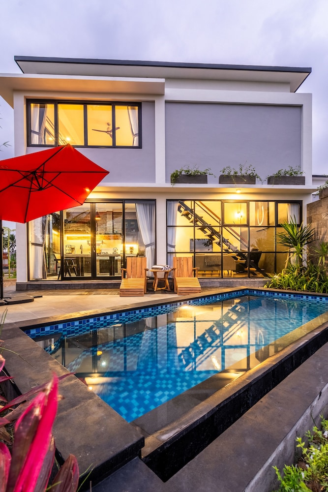 Maple Ridge Ubud Villas with Rice Field View — 4-Star Luxury Hotel in Ubud, Indonesia