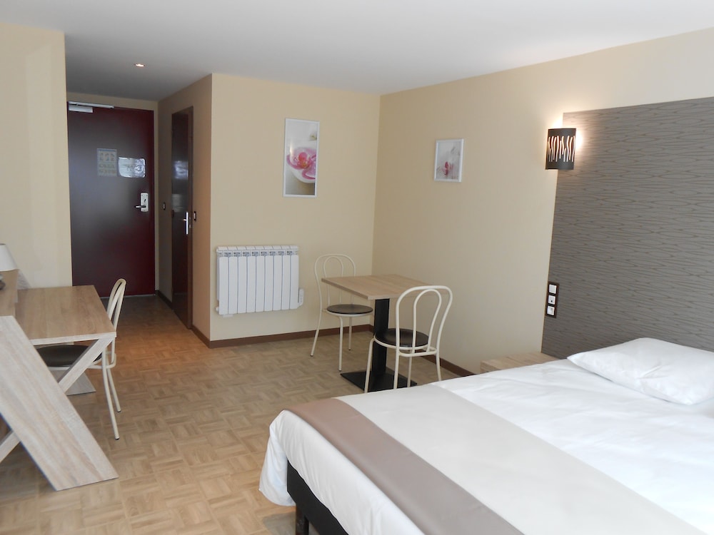 Hôtel La Pause - carbon neutral hotel in Evreux