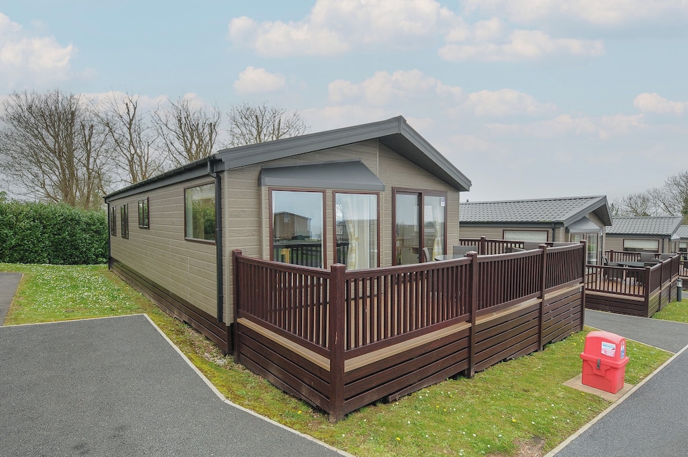 Lodge 70 at Riviera Bay Coastal Retreat — 4-Star Luxury Hotel in Brixham, United Kingdom