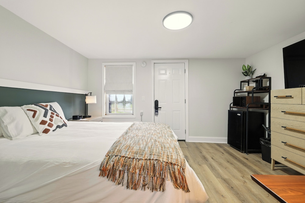 Hillside Motel LLC - photo 59