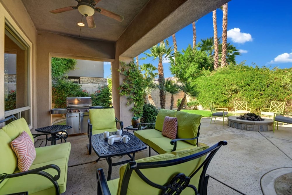 Songbird by Avantstay Pool Spa Firepit Tons of Outdoor Seating - photo 2