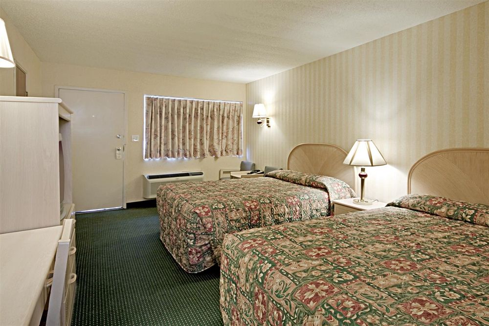 Americas Best Value Inn Springfield Glenstone - photo 7