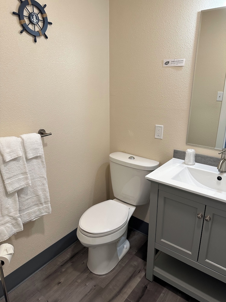 The Coastal Inn and Suites - photo 140
