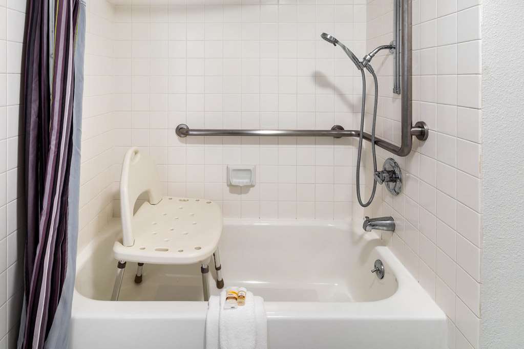 La Quinta Inn & Suites by Wyndham Thousand Oaks Newbury Park - photo 12
