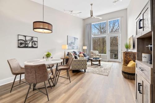 Frisco Suite 01Mi to MTB trail Walk to DT Fay — 4-Star Luxury Hotel in Fayetteville, United States