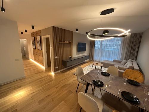 B Holiday Luxury Apartments Urban Plaza — 4-Star Luxury Hotel in Brasov, Romania