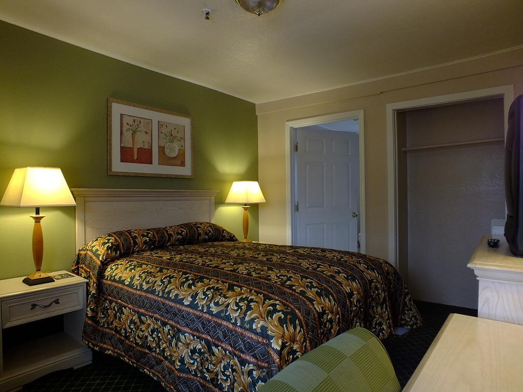 American Inn Chico - photo 6