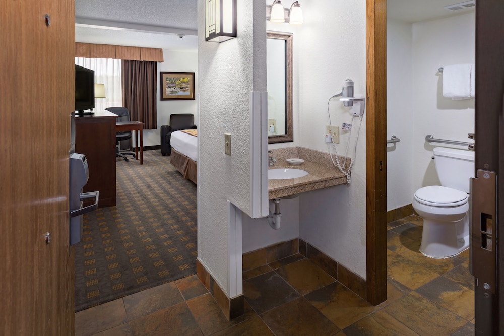 Ramkota Hotel & Conference Center - photo 8