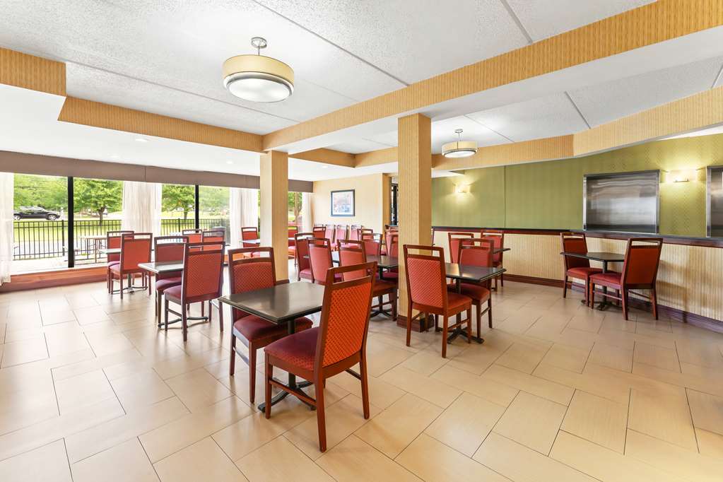 Comfort Inn Lehigh Valley West Allentown - photo 35