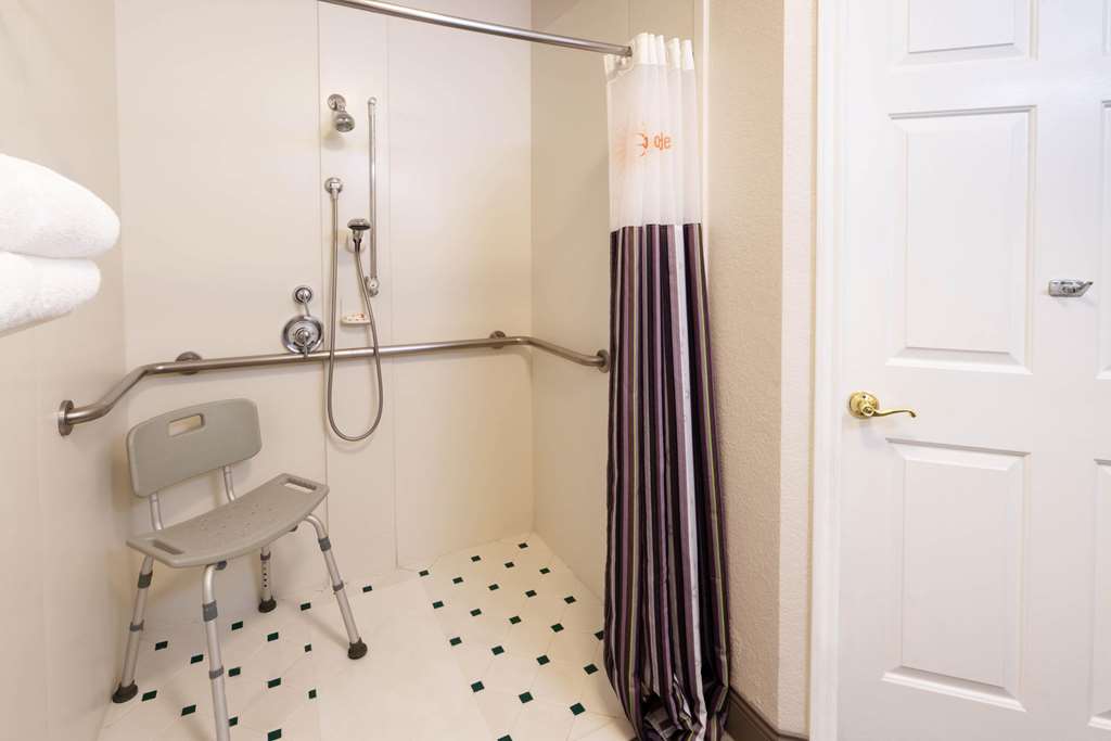 La Quinta Inn & Suites by Wyndham Pueblo - photo 20