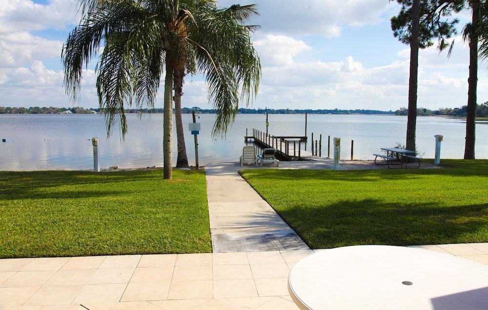 Lake Grassy Inn & Suites - photo 25
