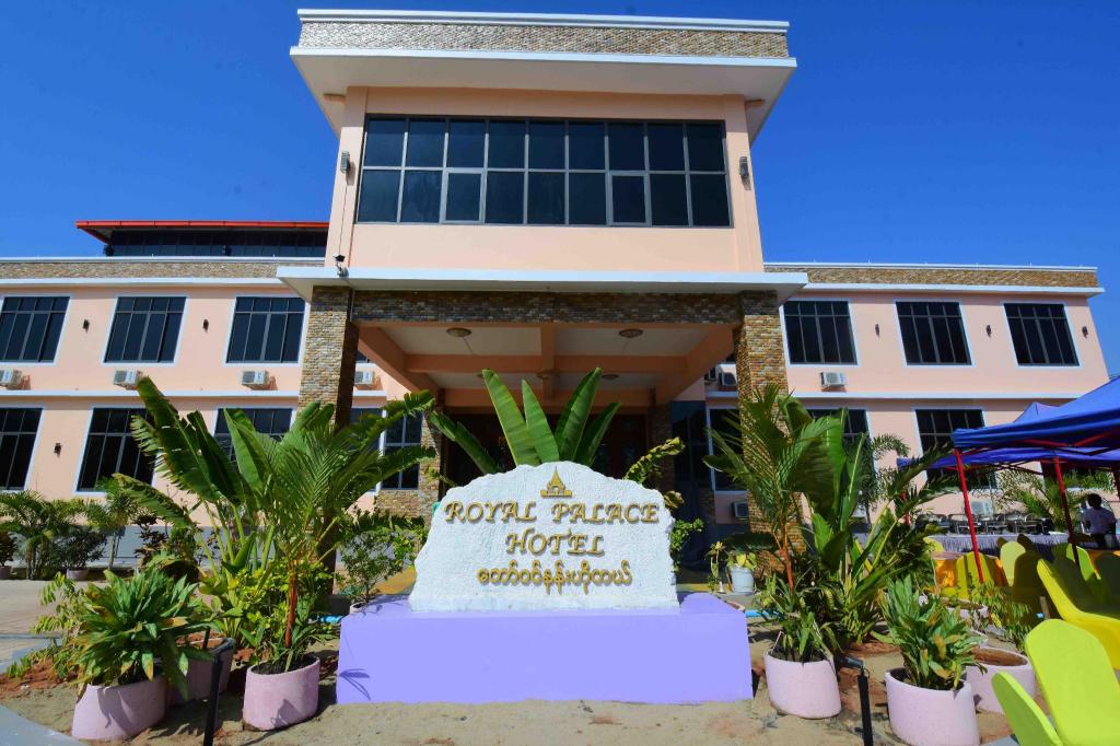 Royal Palace Hotel Magway in Magway, Myanmar