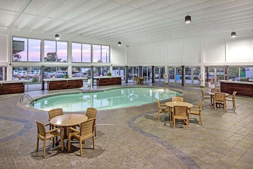 DoubleTree by Hilton Omaha Southwest - photo 22