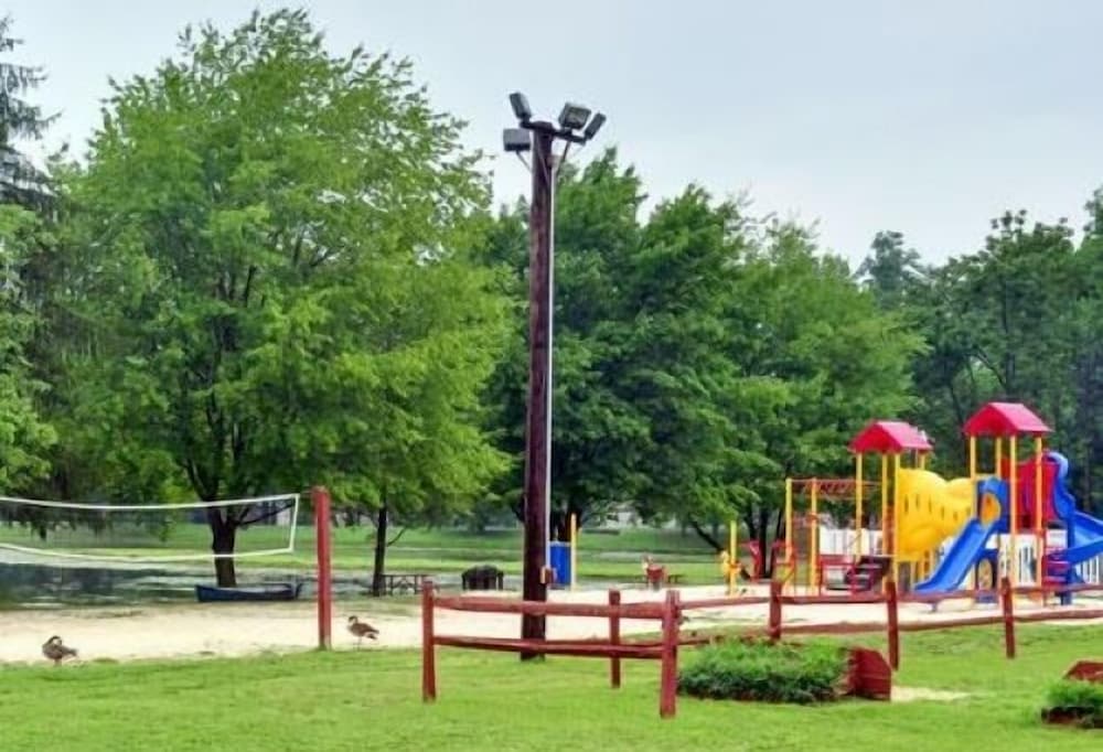 Hershey Camping Resort Park Model 6 - photo 11