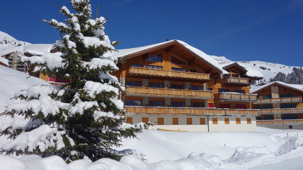 Hôtel de l'Etable - carbon neutral hotel in Champery