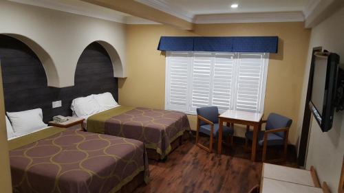 Reedley Inn - photo 3