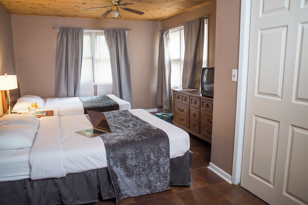 Delton Oaks Resort - photo 51