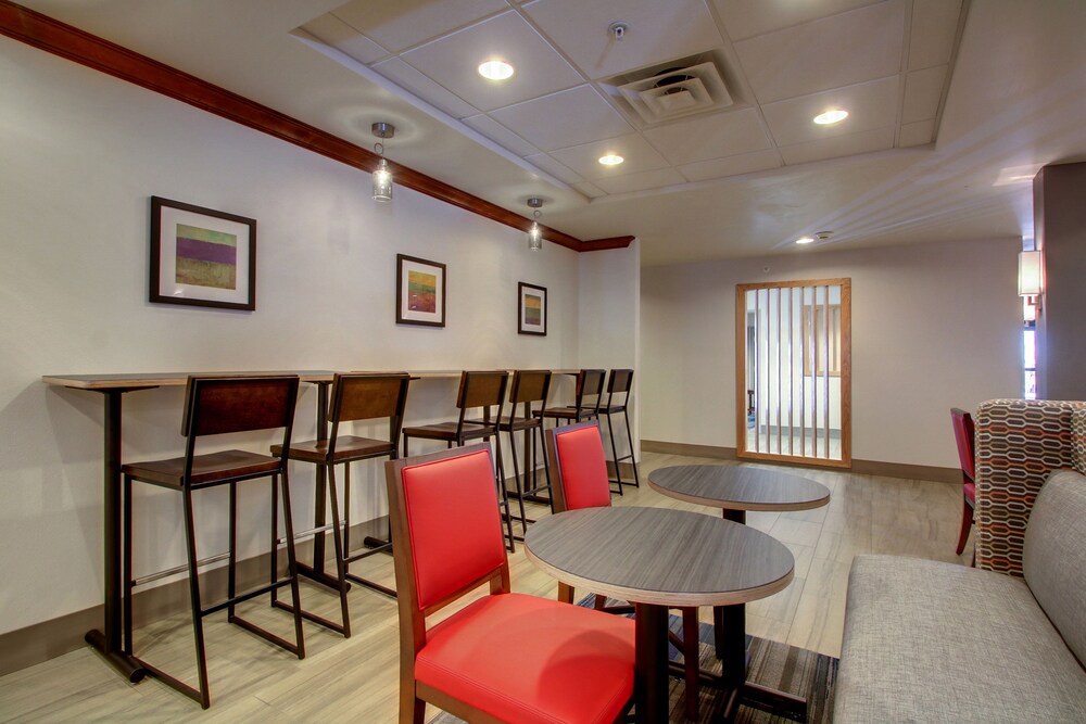 Holiday Inn Express Milwaukee North Brown Deer Mequon by IHG - photo 29