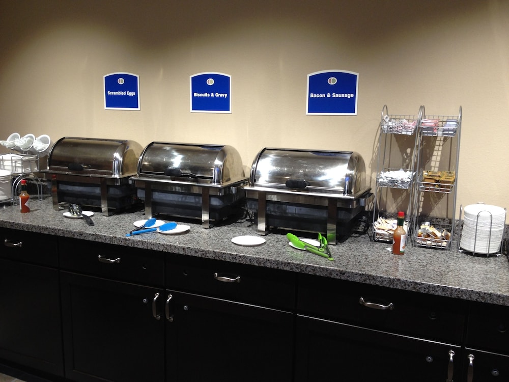 Boarders Inn & Suites by Cobblestone Hotels Grand Island - photo 40
