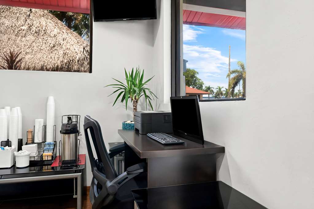 Super 8 by Wyndham Florida City Gateway to Keys Everglades - photo 32