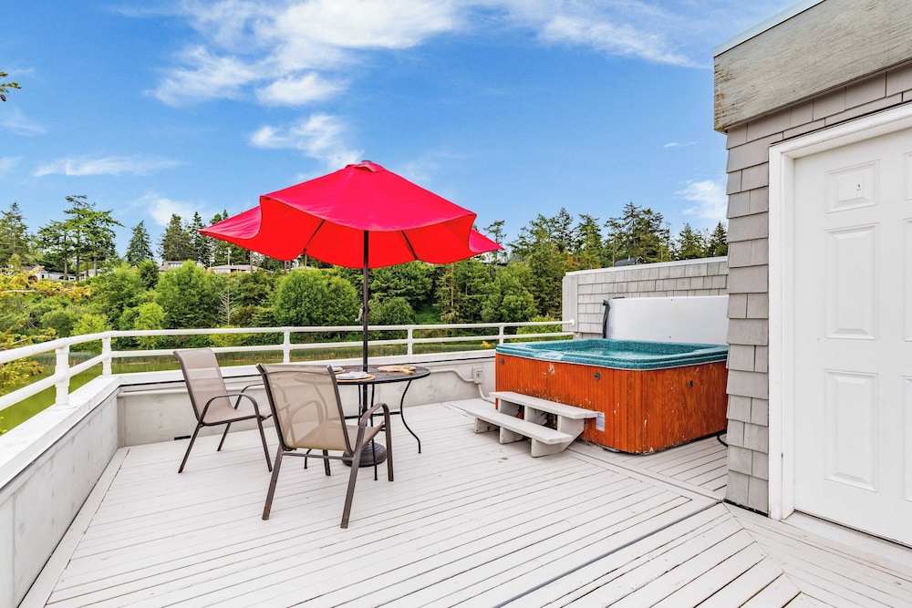 Beach Lookout Retreat by Avantstay Rooftop Views - photo 26