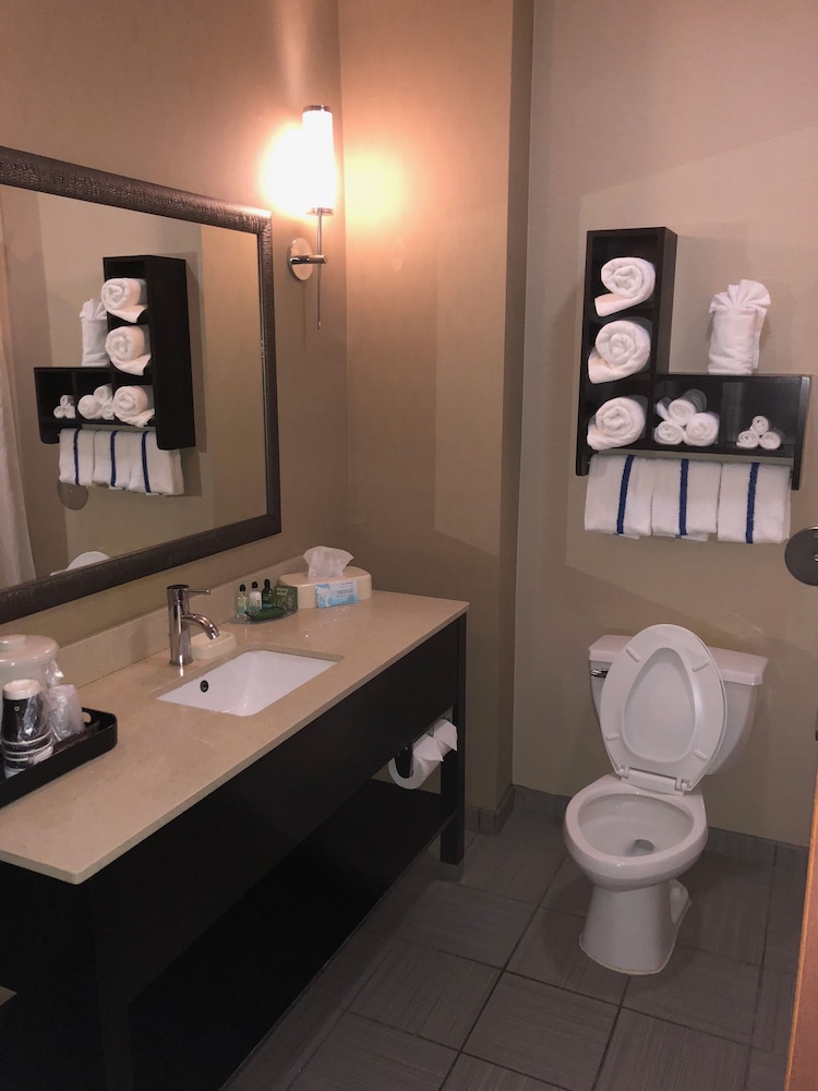 Country View Inn & Suites - photo 23