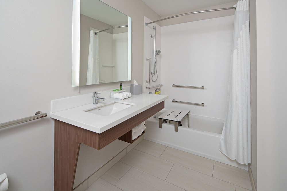 Holiday Inn Express & Suites Seattle Sea Tac Airport - photo 17