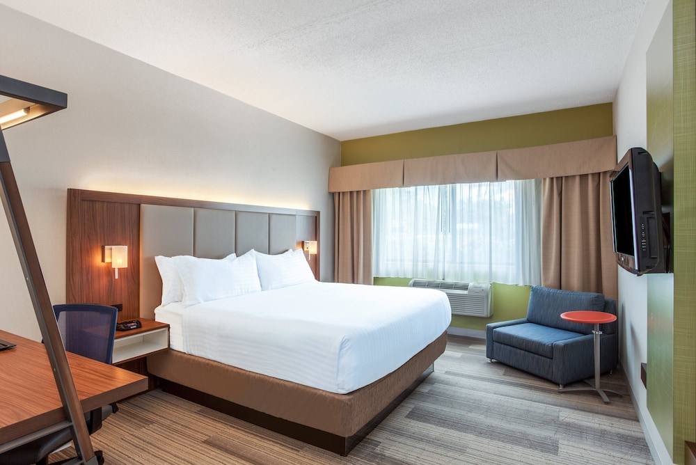 Holiday Inn Express Hauppauge Long Island - photo 13