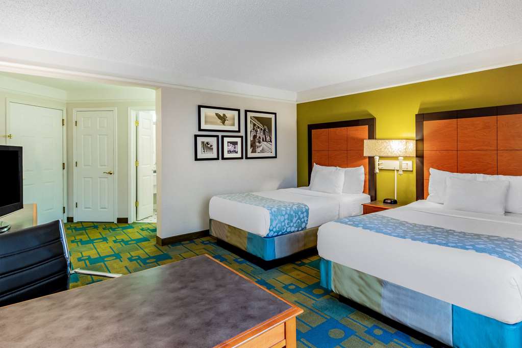 La Quinta Inn & Suites by Wyndham Fremont Silicon Valley - photo 19