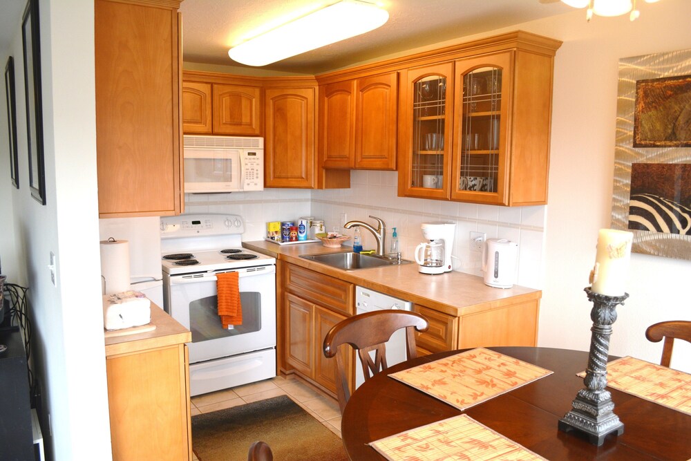 Sunny Westlake Suites by Metro - photo 34