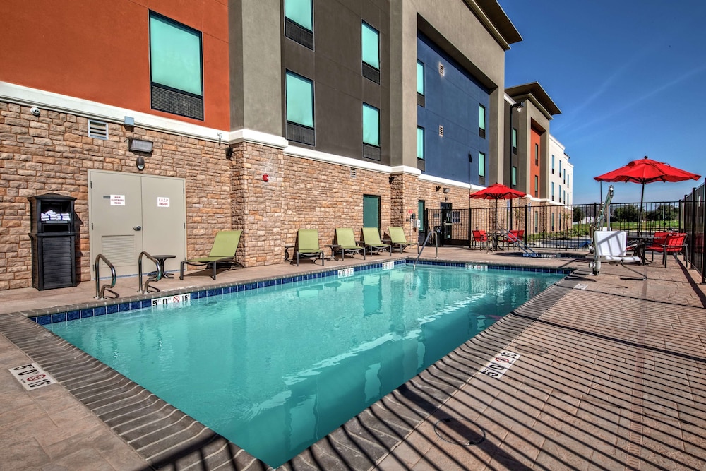 Hampton Inn Fresno Airport - photo 24