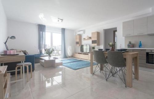 New Spacious Apartment Located in Piraeus — 4-Star Luxury Hotel in Piraeus, Greece