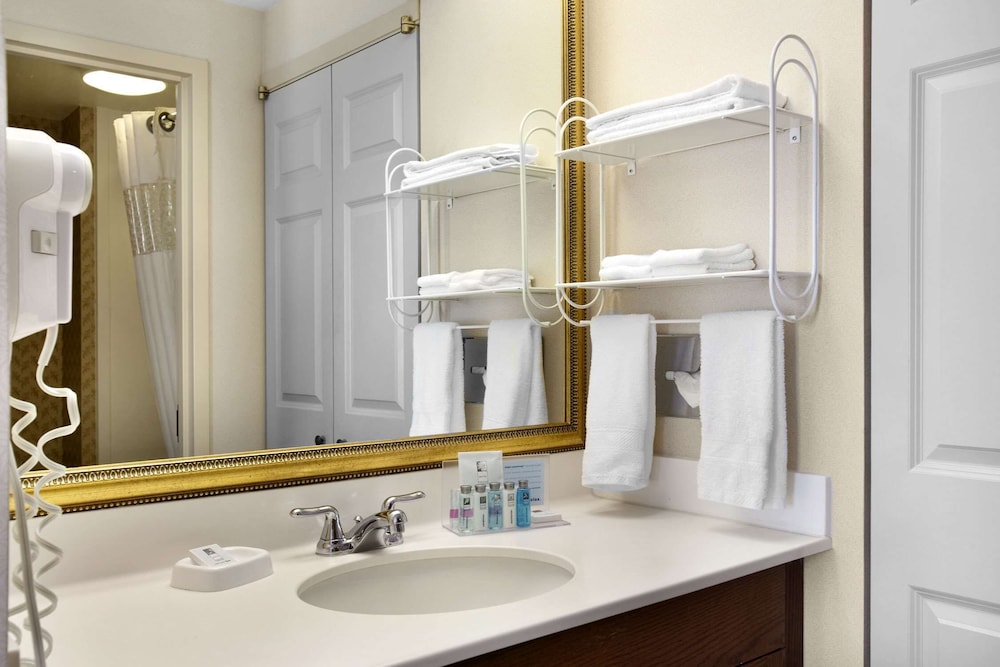 Hampton Inn & Suites Providence Warwick Airport - photo 27
