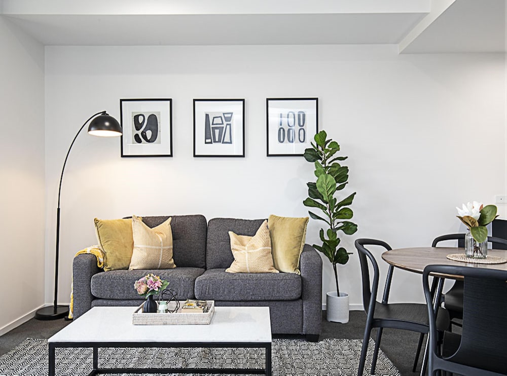 Canberra Chic I30 — 4-Star Luxury Hotel in Campbell, Australia