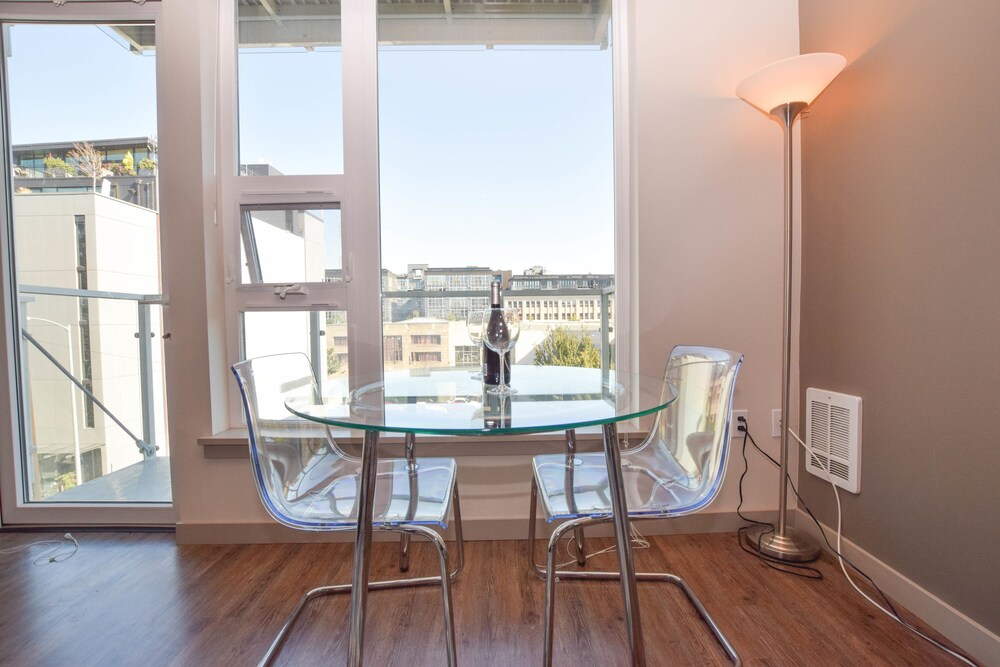Capitol Hill Suites by Luxe Hubs - photo 20