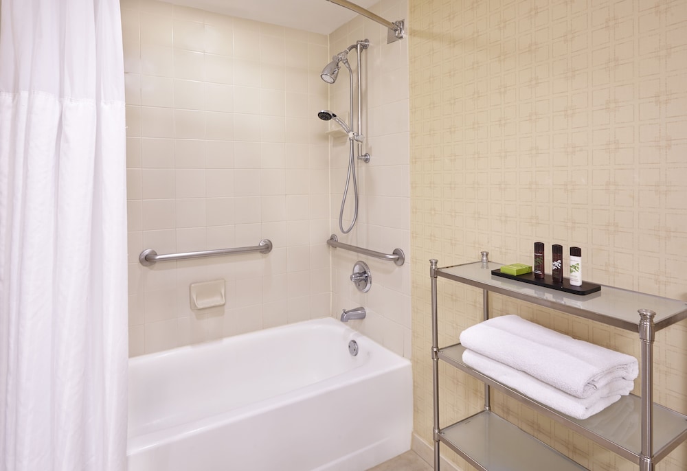 Embassy Suites by Hilton Parsippany - photo 23