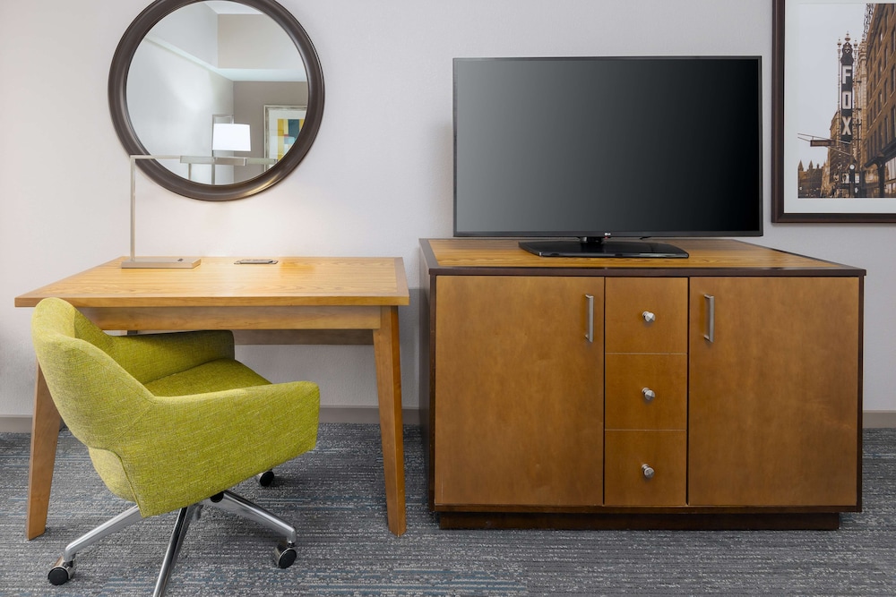 Hampton Inn & Suites Clayton St. Louis Galleria Area - photo 16