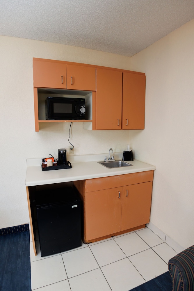 Garnet Inn & Suites Orlando - photo 78