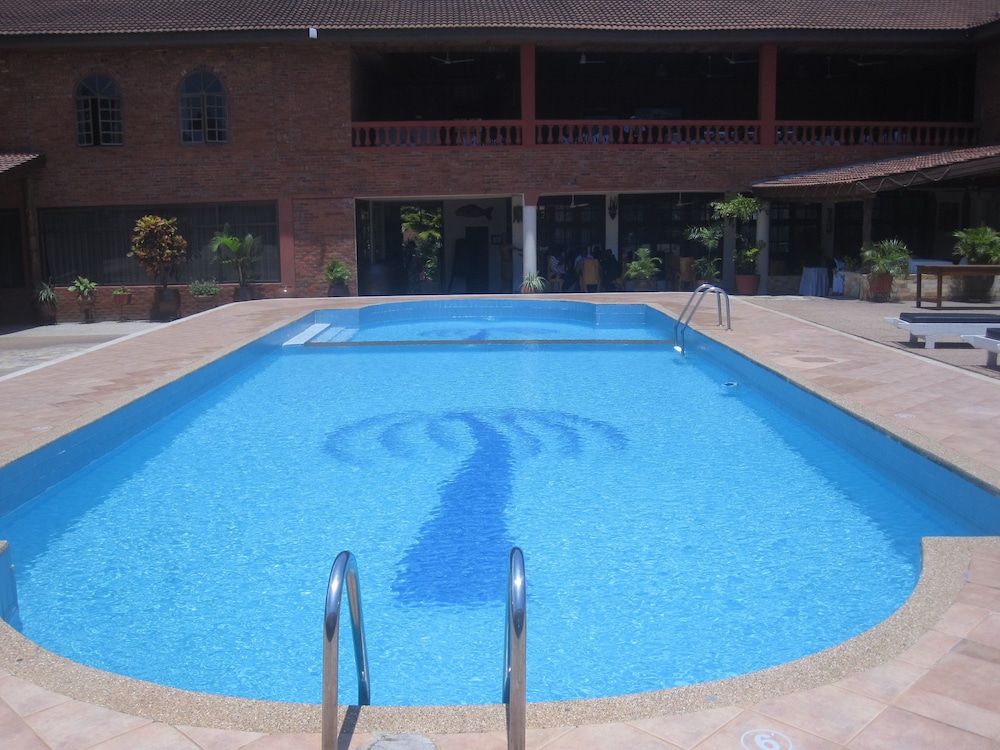 Coconut Grove Regency Hotel — hotel in Accra