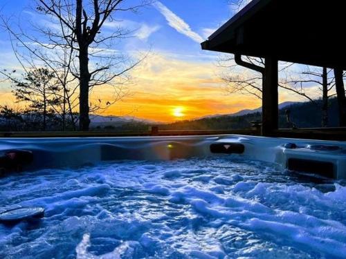Sunset Vista - carbon neutral hotel in Bryson City