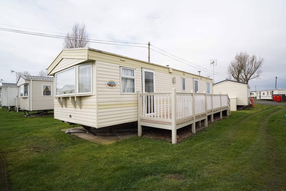 Pets go Free Family 3 Bed Caravan With Decking in King's Lynn, United Kingdom