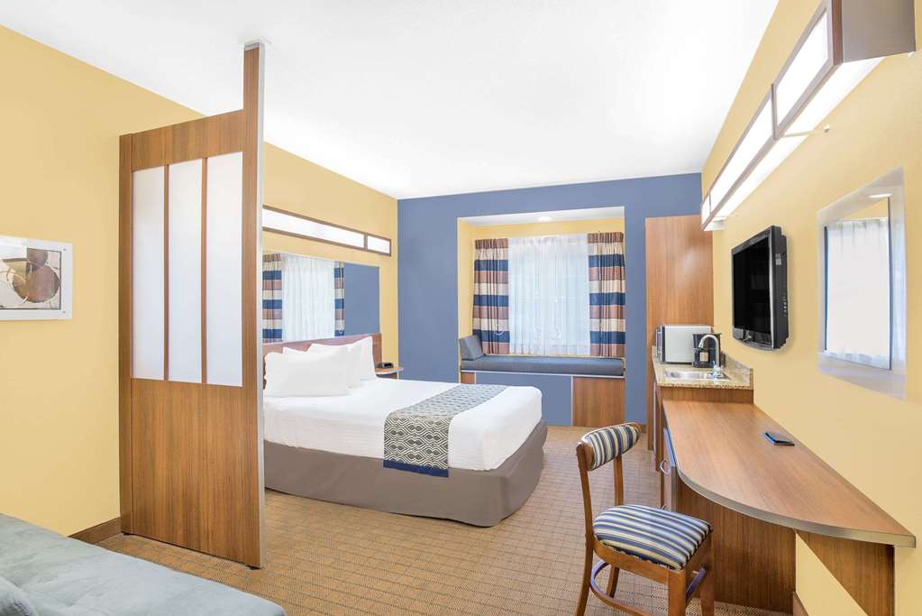 Microtel Inn & Suites by Wyndham Chili Rochester Airport - photo 13